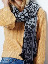 MENTHE À L'O Szal w kolorze brązowo-szarym - 170 x 85 cm rozmiar: onesize. Brązowe szaliki i kominy damskie MENTHE À L'O, bez wzorów, z materiału. Za 160.96 zł.