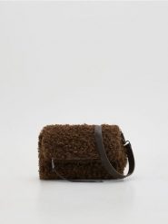 Torebka z imitacji baranka - ciemnobrązowy. Brązowe torebki klasyczne damskie Reserved, bez wzorów, bez dodatków. Za 149.99 zł.