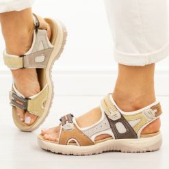 Camelowe skórzane sandały damskie Unisoft 18-57. Brązowe sandały damskie Unisoft, bez wzorów, z materiału, bez obcasa, na płaskiej podeszwie. Za 219.00 zł.