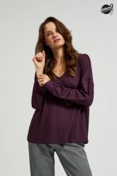 Sweter z dekoltem w serek i obniżoną linią ramion fioletowy. Fioletowe swetry klasyczne damskie MOODO, l, z elastanu, bez kołnierzyka. W wyprzedaży za 24.99 zł.