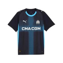 Koszulka wyjazdowa OM 2025/26. Niebieskie t-shirty sportowe męskie Puma, na zimę, l, z materiału, bez ramiączek, na fitness i siłownię. Za 363.50 zł.