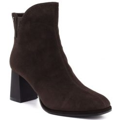 Skórzane botki damskie na obcasie brązowe Big Star UU274379. Brązowe botki damskie Big Star, z nubiku, retro, bez obcasa, na obcasie, bez zapięcia. Za 329.99 zł.