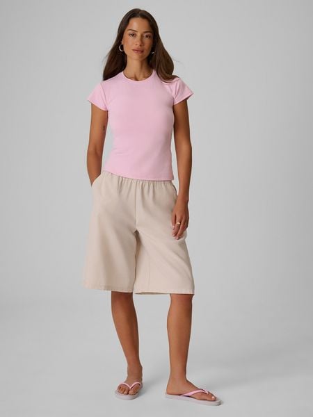 4F Spodenki casual z modalem damskie - beżowe L. Brązowe spodenki sportowe damskie 4f, bez wzorów, z materiału, casualowe, z podwyższonym stanem. Za 169.99 zł.