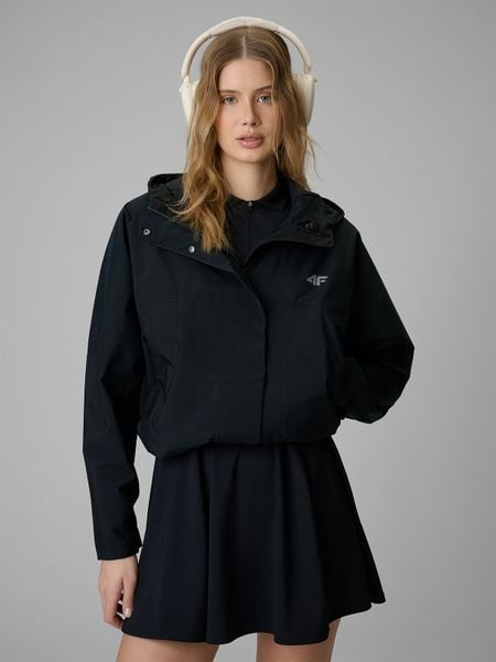 4F Kurtka przejściowa damska - czarna M. Czarne kurtki damskie 4f, m, bez wzorów, z materiału, bez kaptura. Za 349.99 zł.