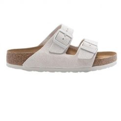 Klapki turystyczne damskie Birkenstock Arizona 1026817. Brązowe klapki damskie Birkenstock, bez wzorów, ze skóry, bez obcasa. Za 693.00 zł.