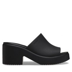 Klapki Crocs. Czarne klapki damskie Crocs, bez wzorów, bez obcasa. Za 199.99 zł.