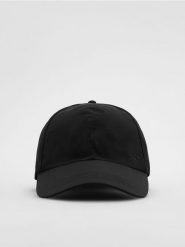 Wodoodporna czapka z daszkiem - czarny. Czarne czapki męskie Reserved, bez wzorów. Za 69.99 zł.