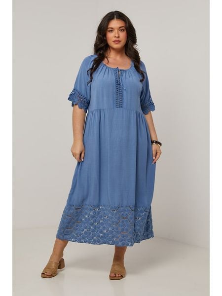 Curvy Lady Sukienka w kolorze niebieskim rozmiar: 40/42. Niebieskie sukienki damskie Curvy Lady, na co dzień, bez wzorów, z koronki, klasyczne, bez kołnierzyka, bez ramiączek, maxi, proste. Za 131.43 zł.