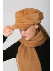 Lucky Bees Czapka w kolorze karmelowym rozmiar: onesize. Brązowe czapki z daszkiem damskie Lucky Bees, bez wzorów, z futra. Za 104.89 zł.