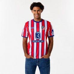 Koszulka domowa Atlético Madrid dla mężczyzn. Białe t-shirty sportowe męskie atlético madrid, m, bez ramiączek, do piłki nożnej. Za 279.99 zł.