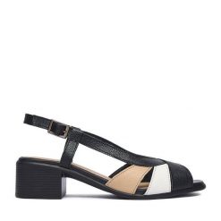 Sandały Lasocki. Czarne sandały damskie Lasocki, bez wzorów, bez obcasa, na słupku. Za 179.99 zł.