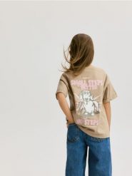 T-shirt z nadrukiem i haftem - beżowy. Brązowe koszulki dziewczęce Reserved, bez wzorów, z bawełny, bez ramiączek. Za 39.99 zł.