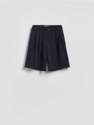 Szorty z wiskozą - granatowy. Niebieskie szorty damskie Reserved, bez wzorów, z tkaniny. Za 119.99 zł.