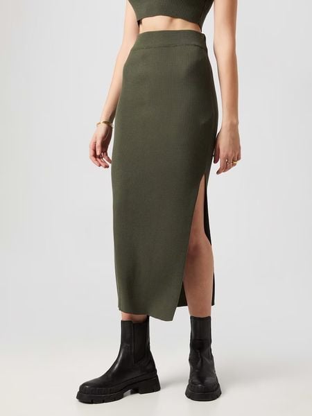 LeGer Spódnica "Phoebe" w kolorze oliwkowym rozmiar: 36. Zielone spódniczki damskie LeGer, bez wzorów, prążkowane, z podwyższonym stanem, maxi. Za 114.95 zł.