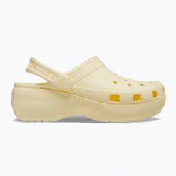 Klapki damskie Crocs Classic Platform Clog. Żółte klapki damskie Crocs, bez wzorów, bez obcasa. Za 219.99 zł.