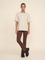Bawełniana koszulka z krótkim rękawem z rozcięciami - kremowy. Białe t-shirty damskie Sinsay, l, bez wzorów, z bawełny, bez kołnierzyka. Za 19.99 zł.