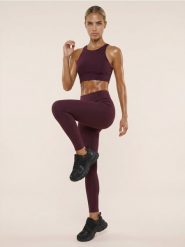 Top sportowy na ramiączkach Active - czerwony. Czerwone topy sportowe damskie Sinsay, l, bez wzorów, bez ramiączek. Za 25.99 zł.