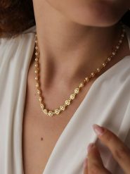 L'Atelier de Gaia Pozłacany naszyjnik z elementami ozdobnymi - dł. 47 cm rozmiar: onesize. Białe naszyjniki damskie L'Atelier de Gaia, pozłacane. Za 60.99 zł.