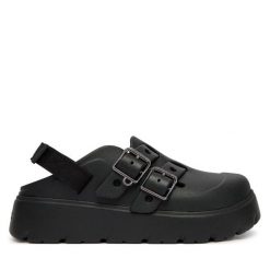 Sandały Crocs. Czarne sandały damskie Crocs, bez wzorów, bez obcasa, na płaskiej podeszwie. Za 319.99 zł.