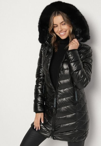 Czarna Pikowana Kurtka o Taliowanym Kroju z Kapturem z Futerkiem Naleanna. Czarne kurtki damskie Born2be, l, bez wzorów, z dzianiny, z kapturem. Za 139.99 zł.