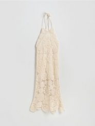 Ażurowa sukienka maxi - złamana biel. Sukienki damskie Reserved, l, w ażurowe wzory, z bawełny, bez kołnierzyka, bez ramiączek, maxi, dopasowane. Za 319.99 zł.