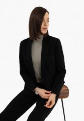 Czarna marynarka JB-MALIRA. Czarne marynarki i żakiety damskie Volcano, s, bez wzorów, z bawełny, eleganckie. Za 249.99 zł.