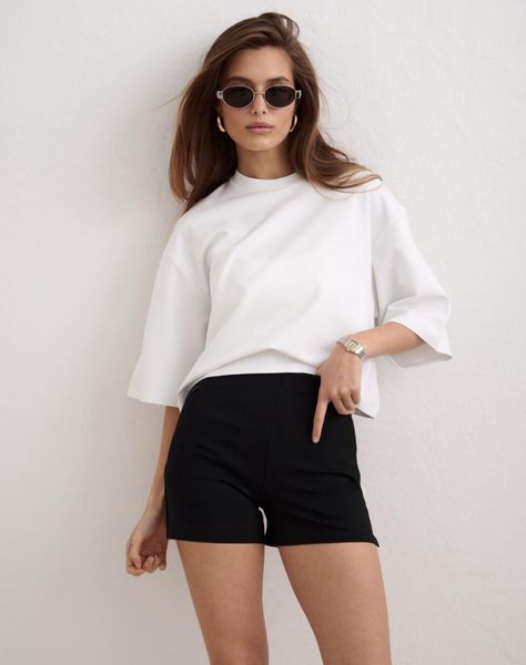 Damskie mini szorty modalowe, wysoki stan, kieszenie na zamek Luxe czarne. Czarne spodenki sportowe damskie Aim'n, bez wzorów, z elastanu, street, z podwyższonym stanem. Za 297.00 zł.