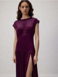 Sukienka z wycięciem na plecach - mahoniowy. Brązowe sukienki damskie Reserved, l, bez wzorów, z wiskozy, bez kołnierzyka, bez ramiączek, rozkloszowane. W wyprzedaży za 179.99 zł.