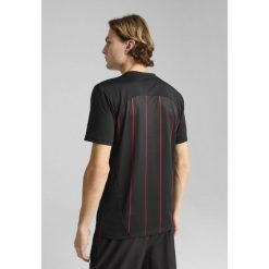 Męska koszulka przedmeczowa AC Milan PUMA Black For All Time Red. Czarne t-shirty sportowe męskie Puma, l, bez ramiączek, do piłki nożnej. W wyprzedaży za 189.00 zł.