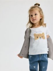 T-shirt z aplikacją - złamana biel. Koszulki dziewczęce Reserved, m, z aplikacjami, z bawełny, bez ramiączek. Za 27.99 zł.