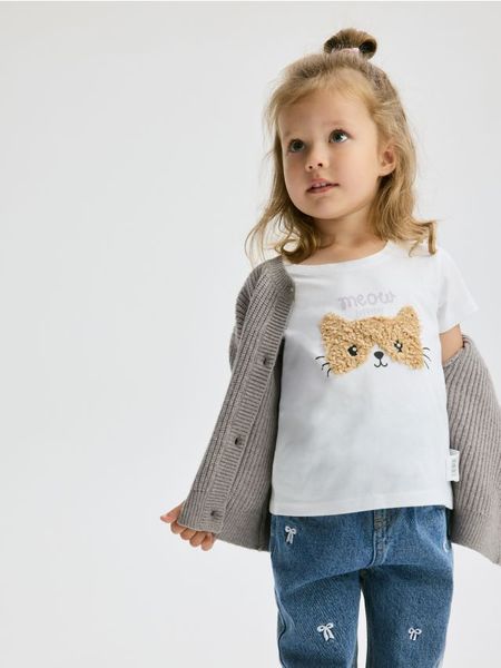 T-shirt z aplikacją - złamana biel. Koszulki dziewczęce Reserved, m, z aplikacjami, z bawełny, bez ramiączek. W wyprzedaży za 19.99 zł.