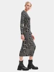 Desigual Sukienka codzienna 23WWVK26 Czarny Slim Fit. Czarne sukienki damskie Desigual, na co dzień, s, bez wzorów, z wiskozy, bez kołnierzyka, bez ramiączek, proste. Za 259.99 zł.