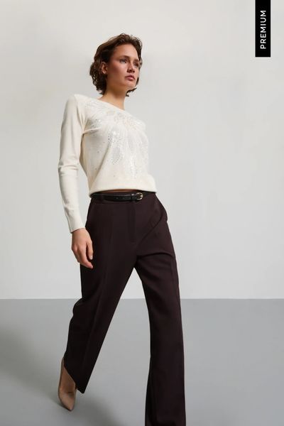 Eleganckie spodnie w kant brązowe. Brązowe spodnie materiałowe damskie MOODO, bez wzorów, z elastanu, eleganckie. Za 169.99 zł.