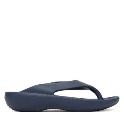 Japonki Crocs. Niebieskie klapki damskie Crocs, bez wzorów, bez obcasa. Za 139.99 zł.