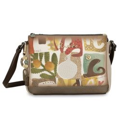 Brązowa Damska Torebka Anekke Z Laleczką. Brązowe listonoszki damskie Anekke, z aplikacjami, zdobione, bez dodatków. Za 369.00 zł.