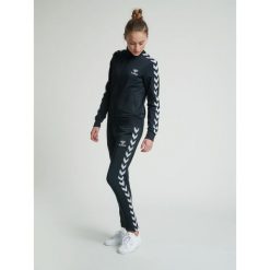 Spodnie do piłki ręcznej damskie Hummel hmlnelly 2.0 tapered. Czarne spodnie materiałowe damskie HUMMEL, bez wzorów, z tkaniny, sportowe. Za 220.00 zł.