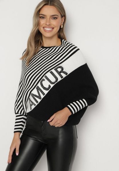 Biało-Czarny Asymetryczny Sweter w Paski z Rękawami Typu Nietoperz Riasira. Białe swetry klasyczne damskie Born2be, l, z jeansu, z asymetrycznym kołnierzem. Za 69.99 zł.
