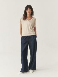 TATUUM Koszulka w kolorze beżowym rozmiar: S. Brązowe bluzki damskie Tatuum, s, bez wzorów, z wiskozy, bez kołnierzyka, bez ramiączek. Za 108.74 zł.