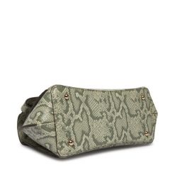 Torebka Guess. Zielone torebki wieczorowe Guess, z aplikacjami, wizytowe, bez kołnierzyka, bez ramiączek. Za 639.99 zł.