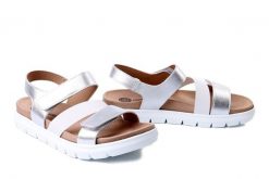 DR. BRINKMANN 7102770-01 schwarz, sandały damskie. Czarne sandały damskie Dr. Brinkmann, bez wzorów, ze skóry, bez obcasa. Za 329.90 zł.