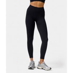 Legginsy bezszwowe push-up Carpatree Elite czarne. Czarne legginsy sportowe damskie Carpatree, xs, bez wzorów, z elastanu, z podwyższonym stanem, na fitness i siłownię. W wyprzedaży za 169.99 zł.