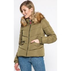 Only - Kurtka Sanna. Kurtki damskie Only, l, bez wzorów, z futra, z kapturem. W wyprzedaży za 139.90 zł.
