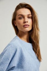 Sweter z rękawem 3/4 błękitny. Niebieskie swetry klasyczne damskie MOODO, l, z elastanu, bez kołnierzyka. W wyprzedaży za 59.99 zł.