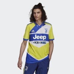 Trzecia koszulka Juventus Turin 2021/22. Niebieskie t-shirty sportowe męskie Adidas, m, bez ramiączek, do piłki nożnej. Za 372.50 zł.