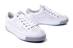 RIEKER L8849-80 white, półbuty sportowe damskie. Białe półbuty damskie Rieker, w ażurowe wzory, sportowe, bez obcasa. Za 297.42 zł.