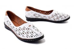 ARTIKER RELAKS 48C0601 white, półbuty damskie. Białe półbuty damskie Artiker Relaks, bez wzorów, z gumy, bez obcasa. Za 239.90 zł.