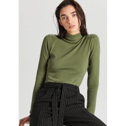Gładki golf - Khaki. Brązowe golfy damskie Cropp, l, bez wzorów, bez ramiączek. Za 49.99 zł.