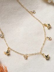 Lodie Silver Pozłacany naszyjnik z elementami ozdobnymi - dł. 42 cm rozmiar: onesize. Szare naszyjniki damskie Lodie Silver, metalowe. Za 52.99 zł.