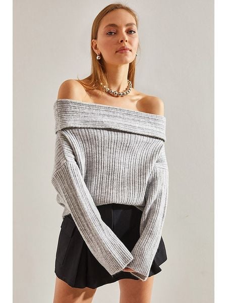 Bianco Lucci Sweter w kolorze jasnoszarym rozmiar: onesize. Szare swetry klasyczne damskie Bianco Lucci, ze splotem, bez kołnierzyka. Za 86.99 zł.