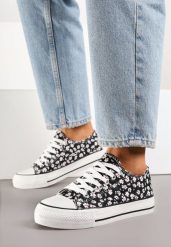 Czarne Trampki z Cholewką Zdobioną Kwiatowym Wzorem Folaianna. Czarne trampki i tenisówki damskie Born2be, z aplikacjami, z jeansu. Za 39.99 zł.
